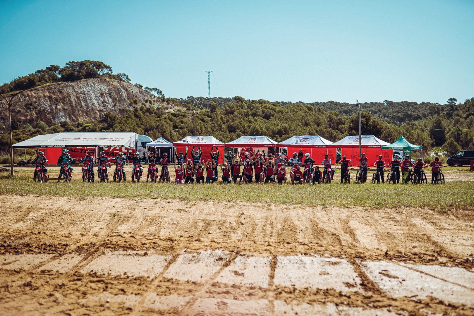 UNITED IN DIRT GASGAS