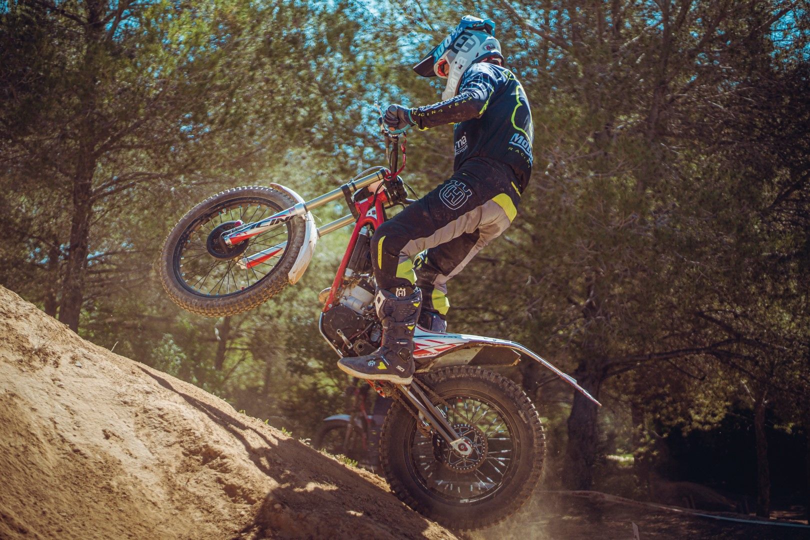 UNITED IN DIRT GASGAS