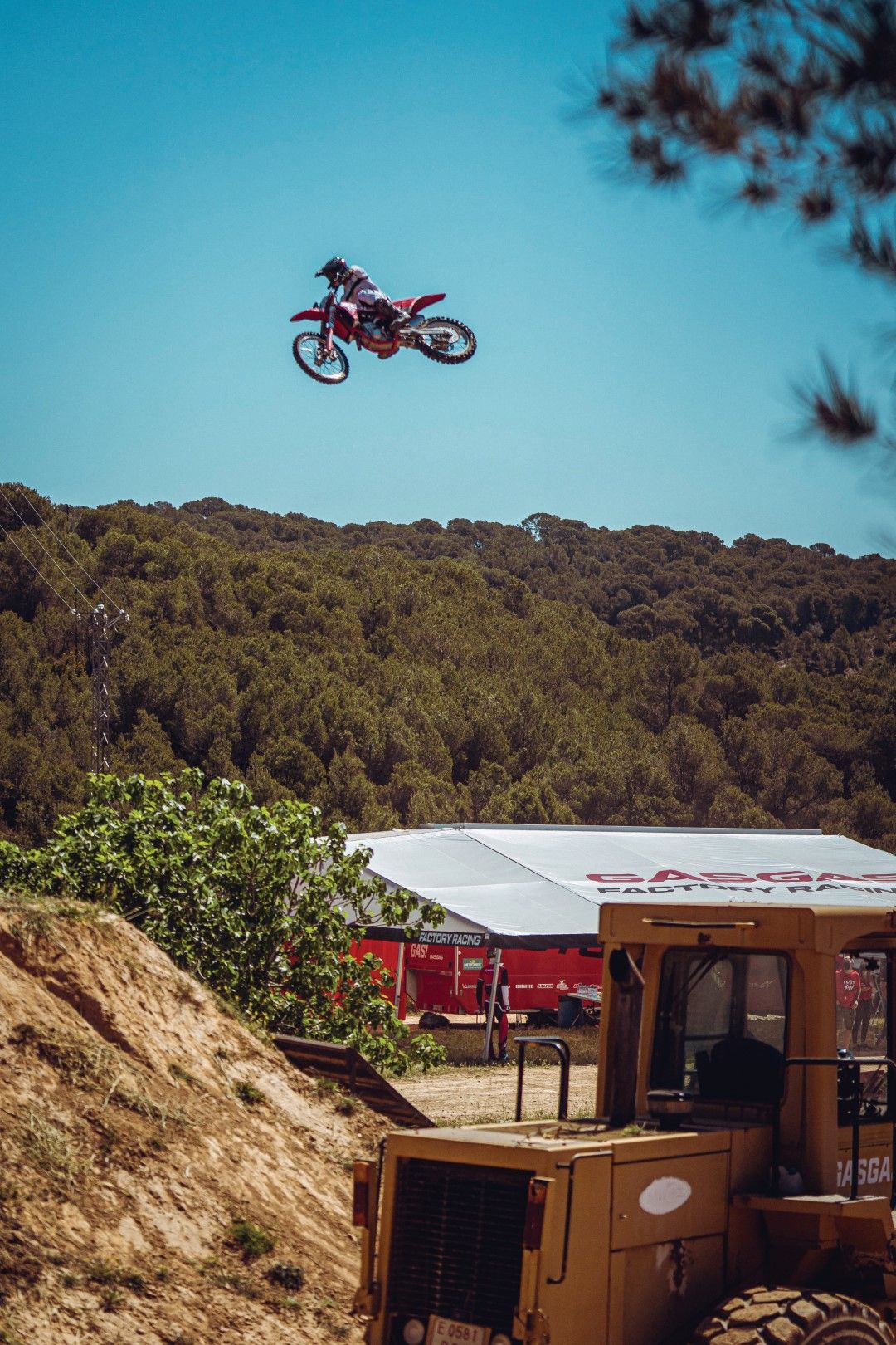 UNITED IN DIRT GASGAS