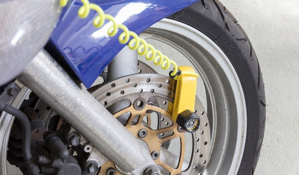 Candado de disco para moto. Fuente: iStock/michaklootwijk