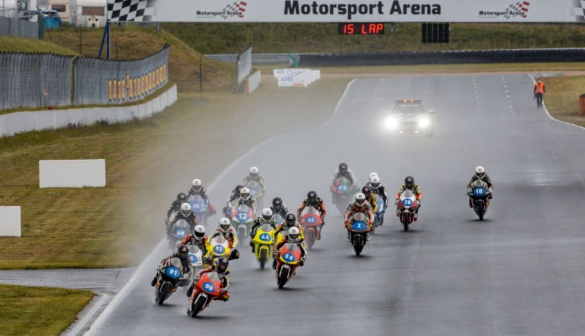 Jakub Gurecky y Luciano Lorenz lideran al comienzo de la carrera en Oschersleben Jakub Gurecky y Luciano Lorenz lideran al comienzo de la carrera en Oschersleben