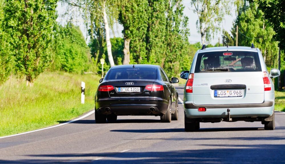 La DGT quería eliminar los 20 km/h adicionales al adelantar en carretera convencional. La DGT quería eliminar los 20 km/h adicionales al adelantar en carretera convencional.