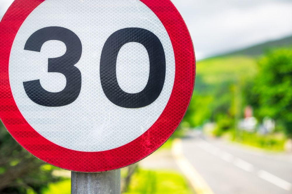 Señal de velocidad, que si se super puede acarrear sanciones. Fuente: iStock / georgeclerk Señal de velocidad, que si se super puede acarrear sanciones. Fuente: iStock / georgeclerk