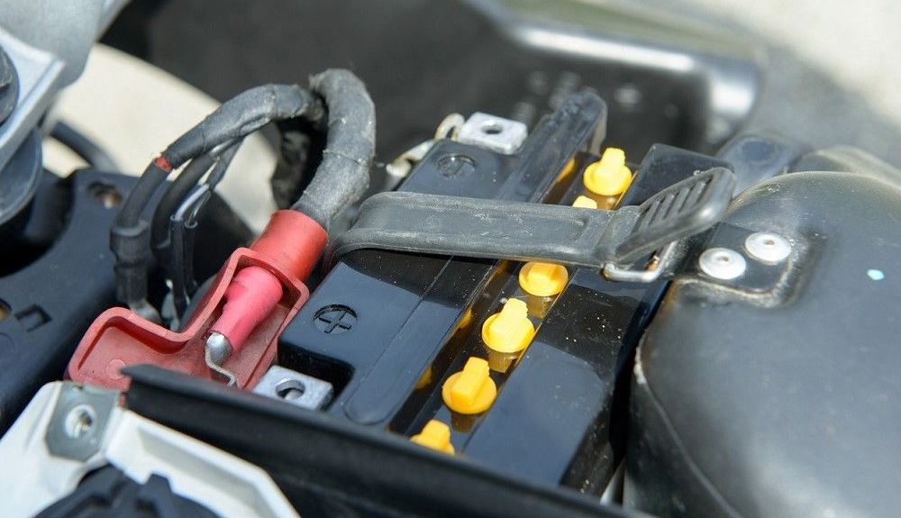 Batería de moto de 12v. Fuente: iStock/philipimage Batería de moto de 12v. Fuente: iStock/philipimage