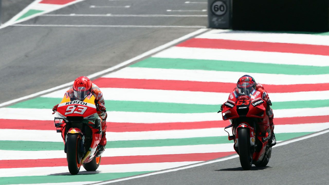 Pecco Bagnaia marca la pauta en Mugello donde sufre Marc Márquez
