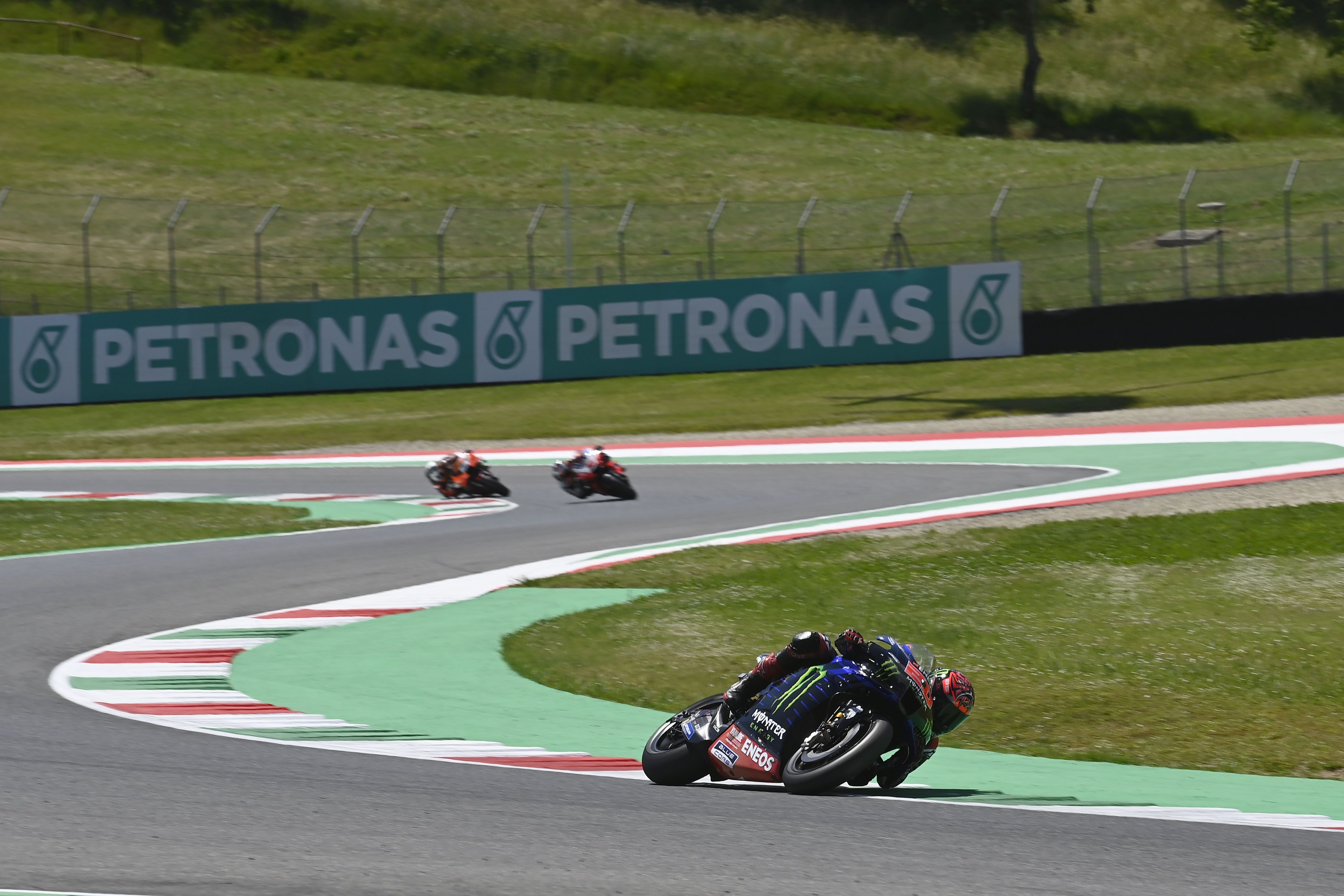 Fabio Quartararo se escapa en solitario rumbo a un triunfo incontestable