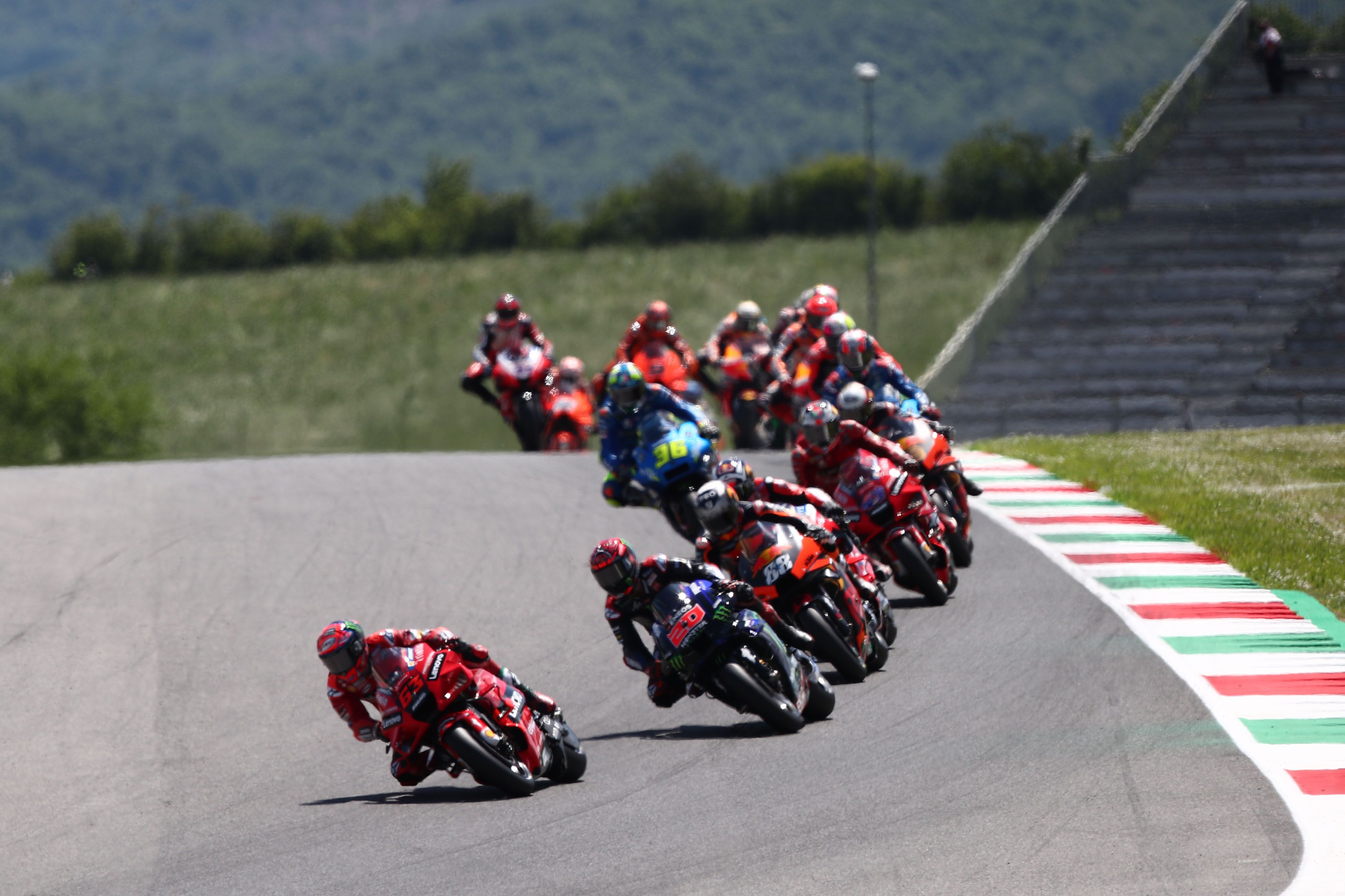 Pecco Bagnaia comanda ante Fabio Quartararo y Miguel Oliveira en el GP de Italia 2021
