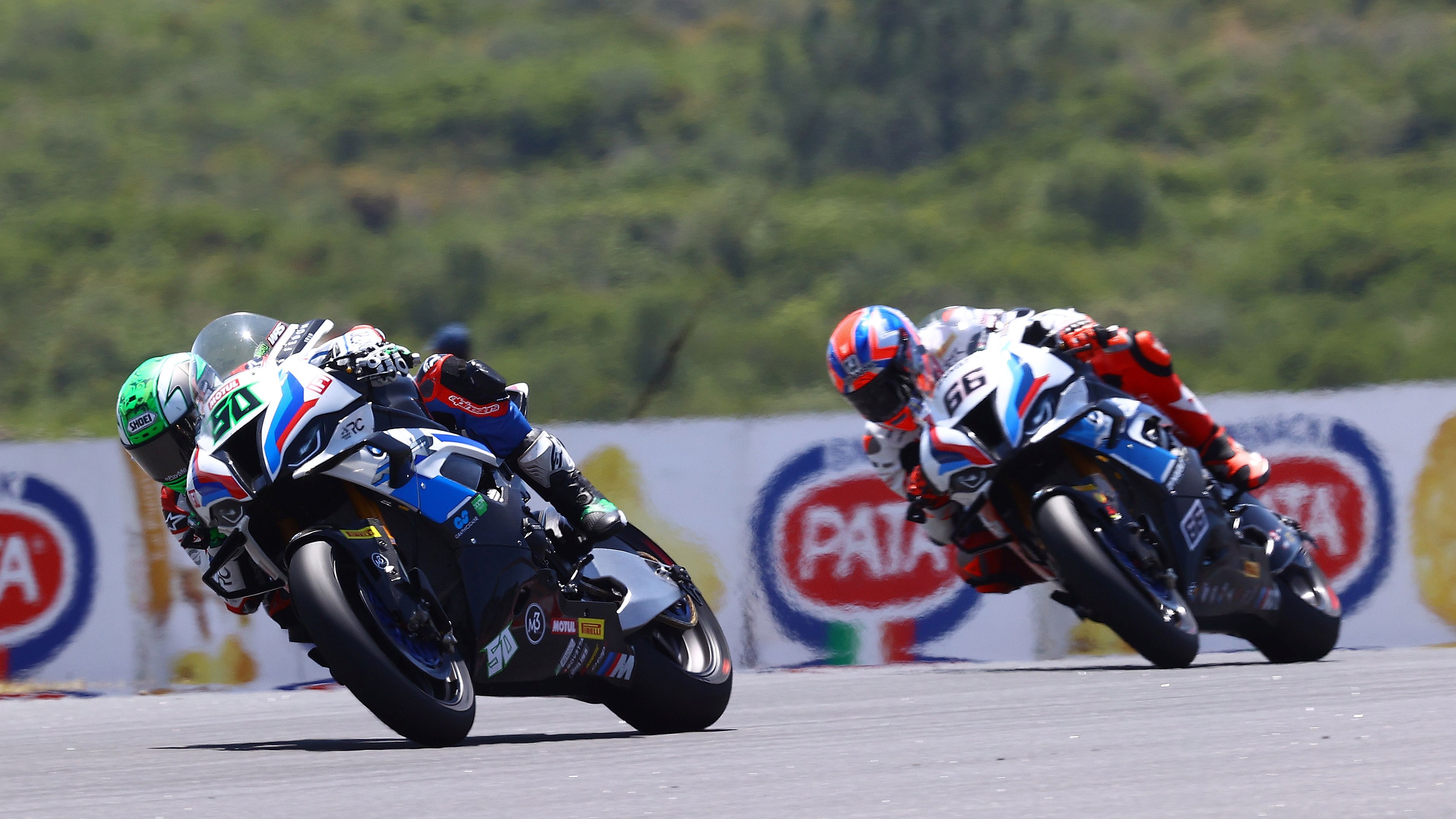 Eugene Laverty seguido por Tom Sykes