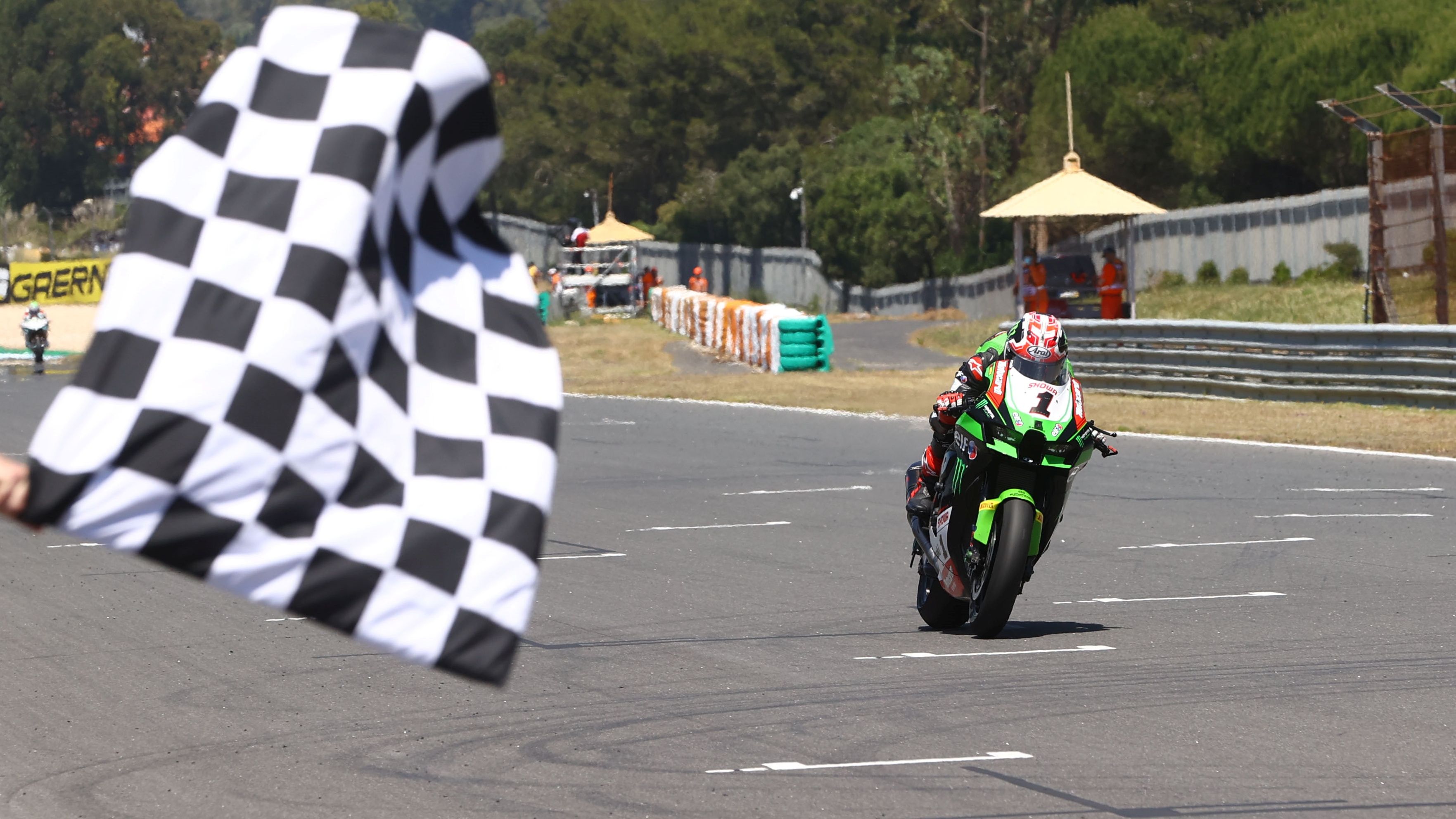 Jonathan Rea cierra un domingo perfecto con otra victoria