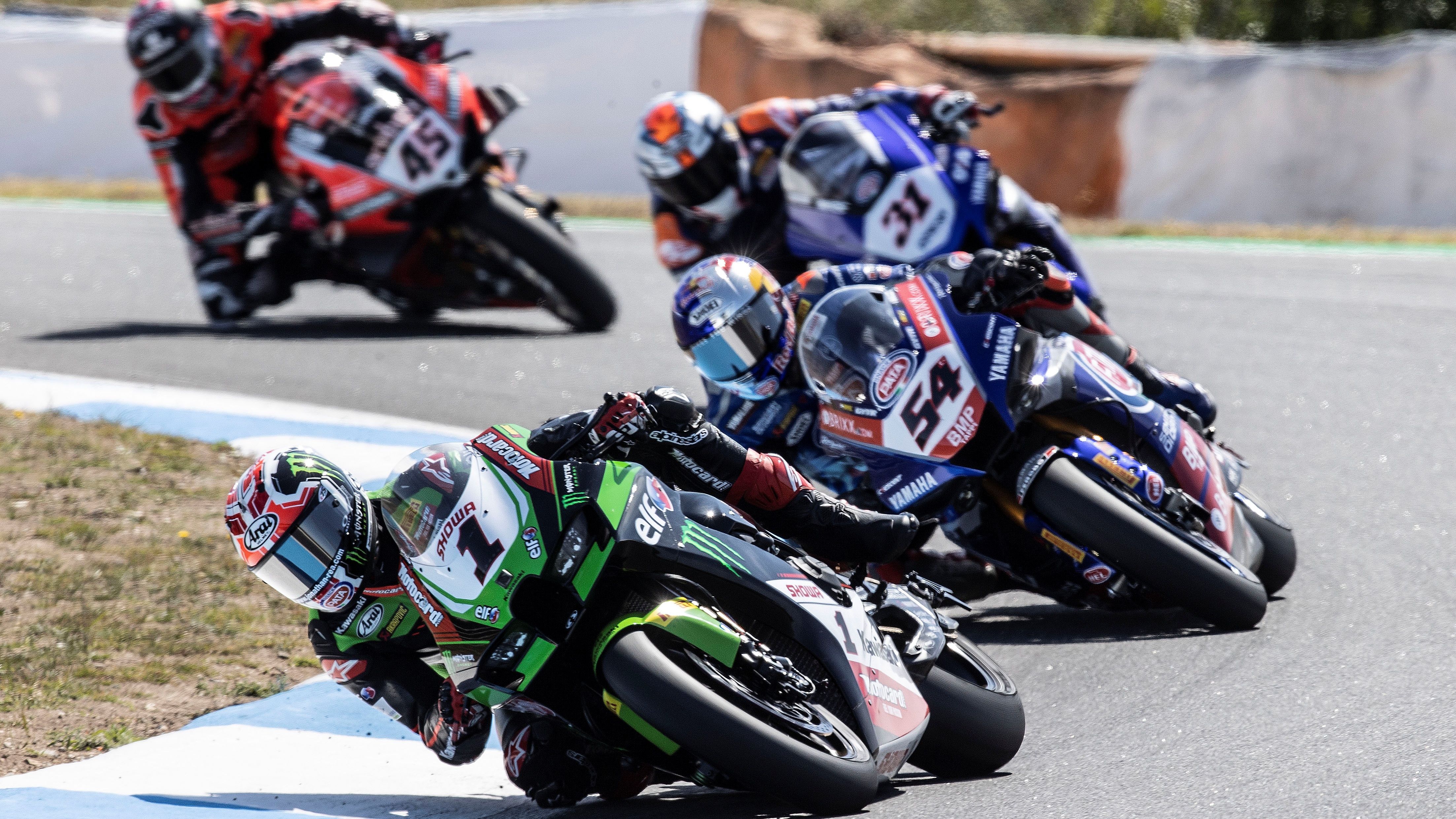 Jonathan Rea seguido por Toprak Razgatlioglu, Garrett Gerloff y Scott Redding