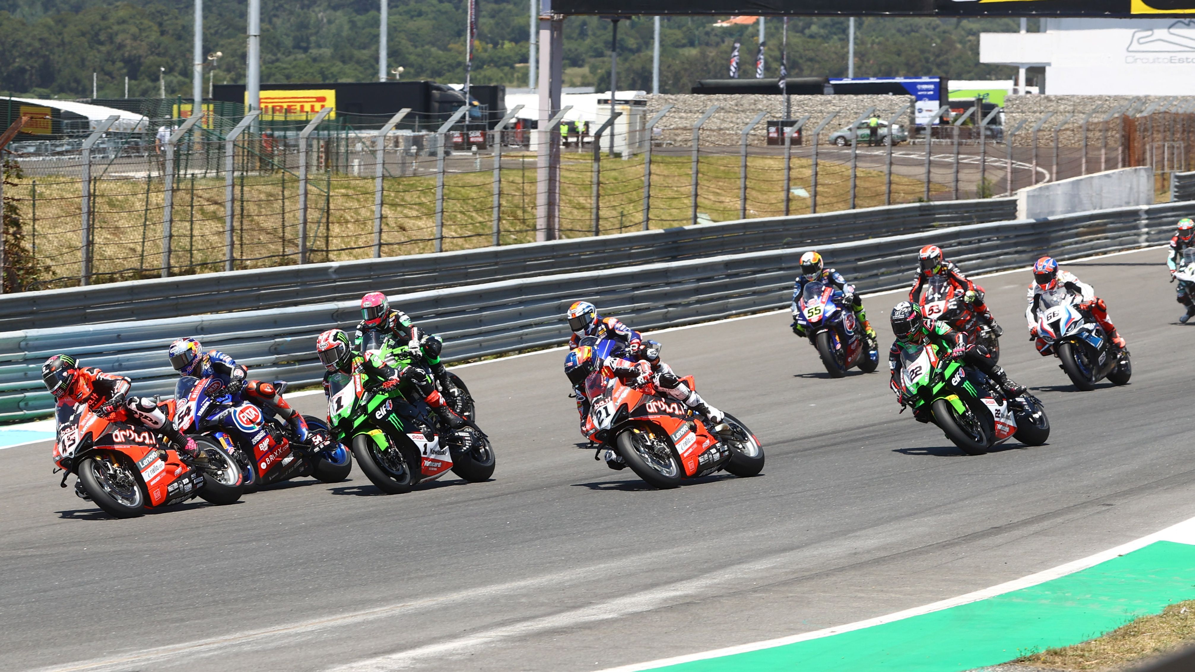 Scott Redding se coloca en cabeza en la primera curva