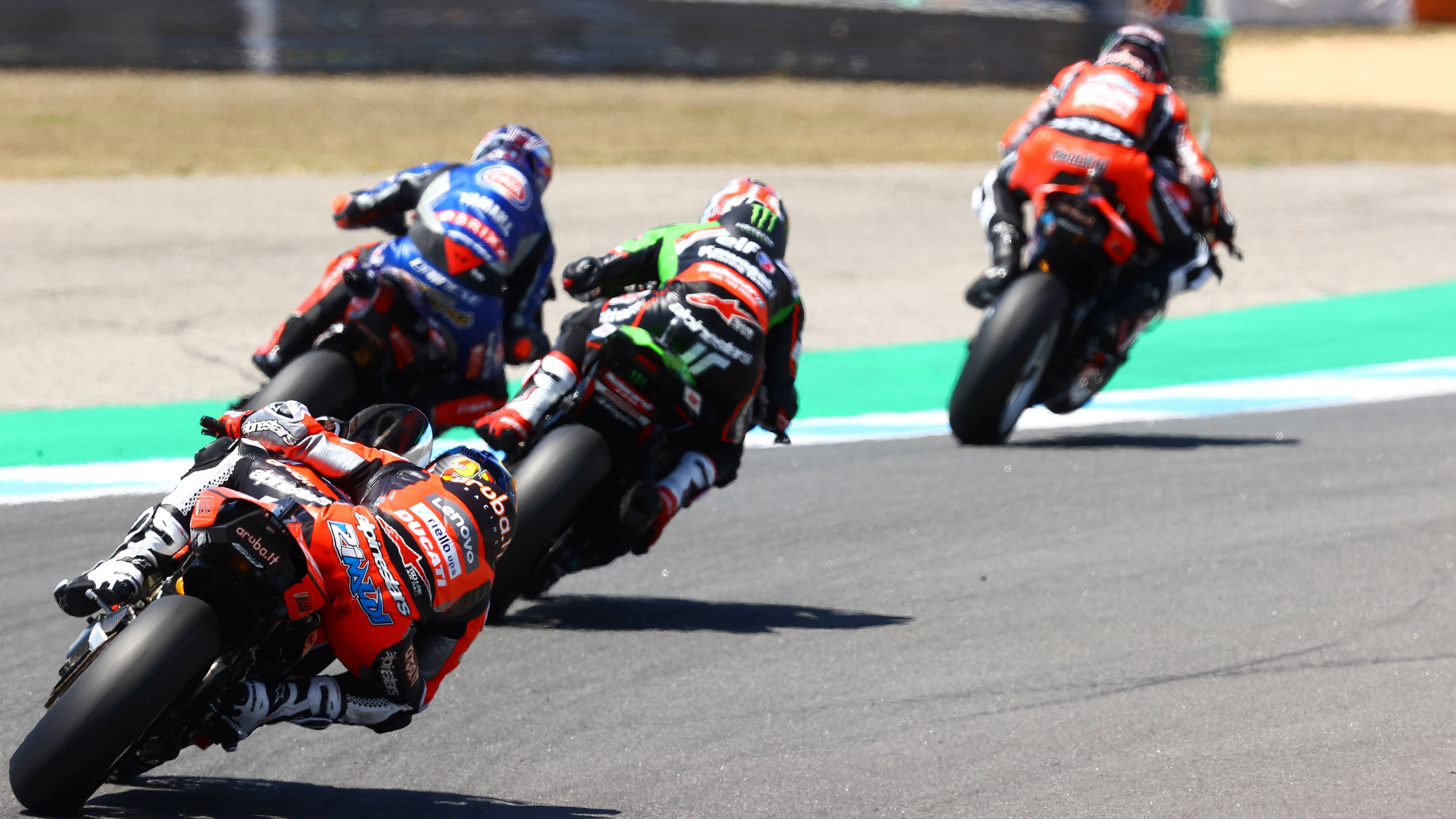 Scott Redding seguido por Toprak Razgatliogluk, Jonathan Rea y Michael Rinaldi