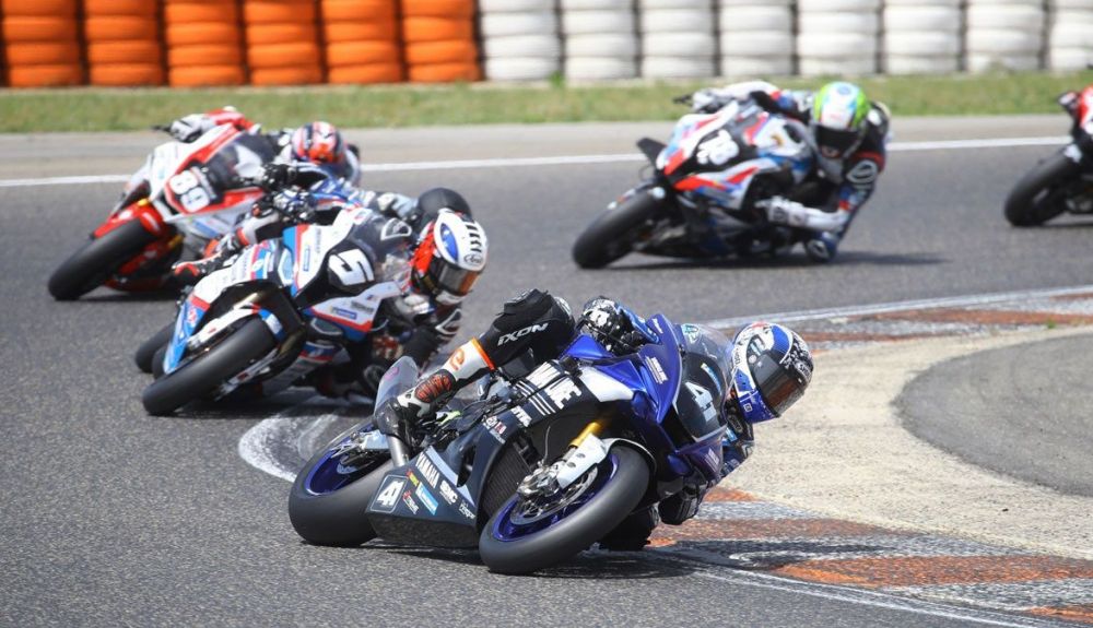 Mathieu Gines seguido por Alan Techer, Axel Maurin y Kenny Foray Mathieu Gines seguido por Alan Techer, Axel Maurin y Kenny Foray