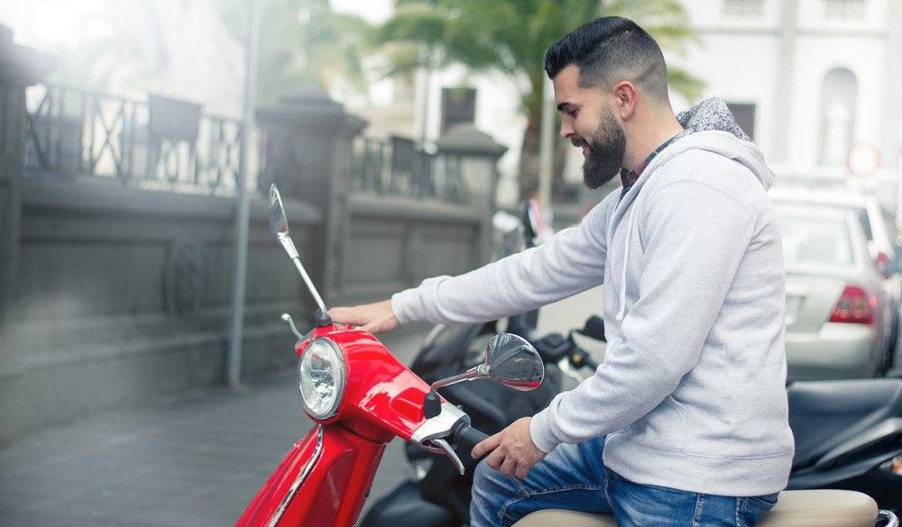Con el carnet B solo se pueden conducir motos de muy baja cilindrada y potencia. Fuente: iStock/JosuOzkaritz Con el carnet B solo se pueden conducir motos de muy baja cilindrada y potencia. Fuente: iStock/JosuOzkaritz