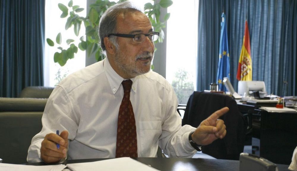 Pere Navarro defendía la eliminación del margen de 20 km/h al adelantar. Pere Navarro defendía la eliminación del margen de 20 km/h al adelantar.