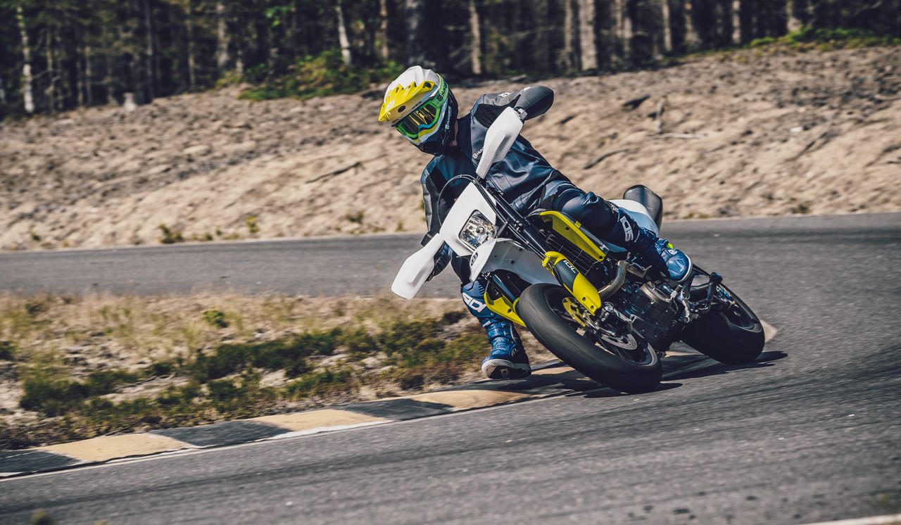 ¿Cómo conducir una supermotard?
