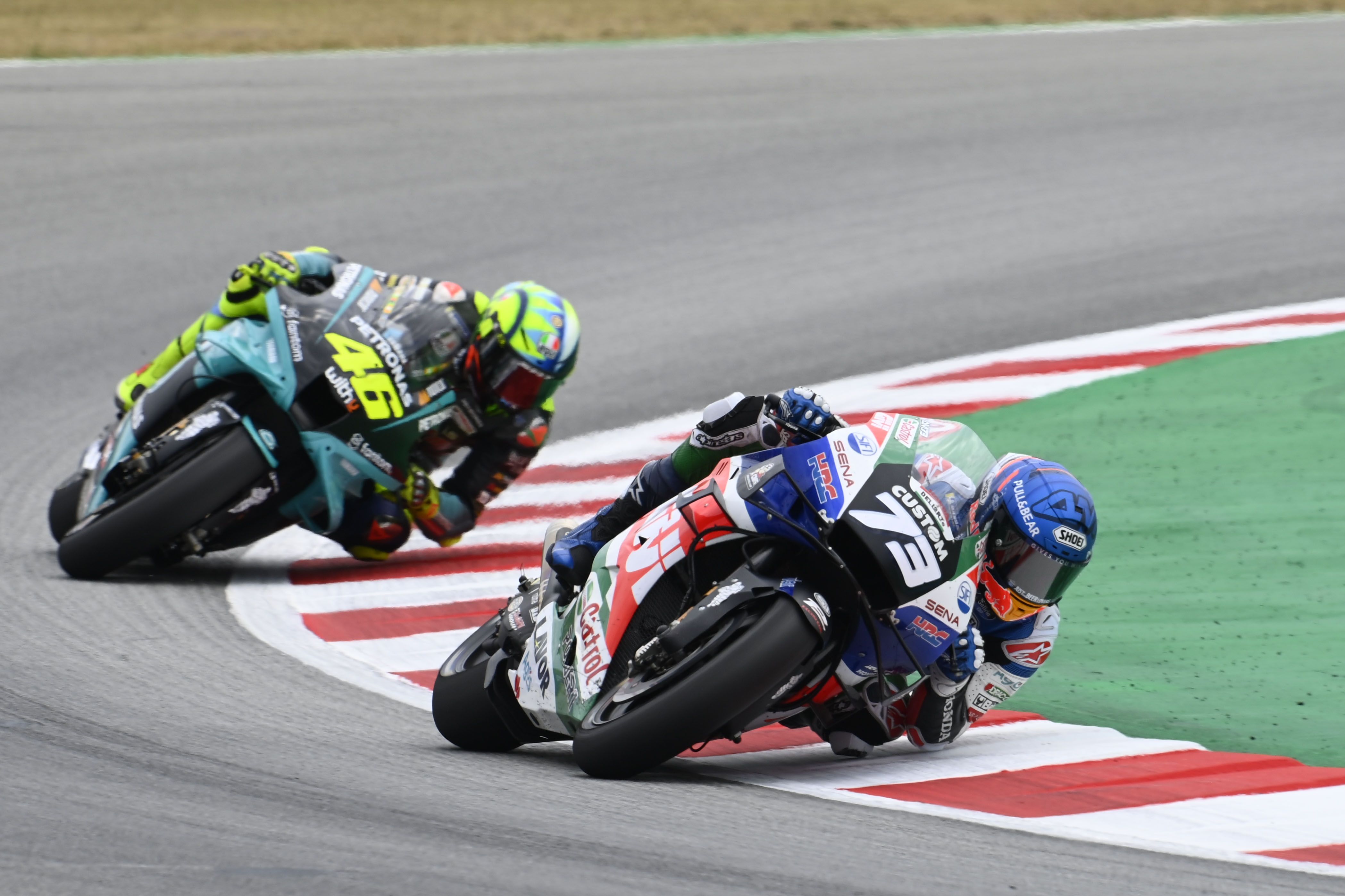 Álex Márquez perseguido por Valentino Rossi