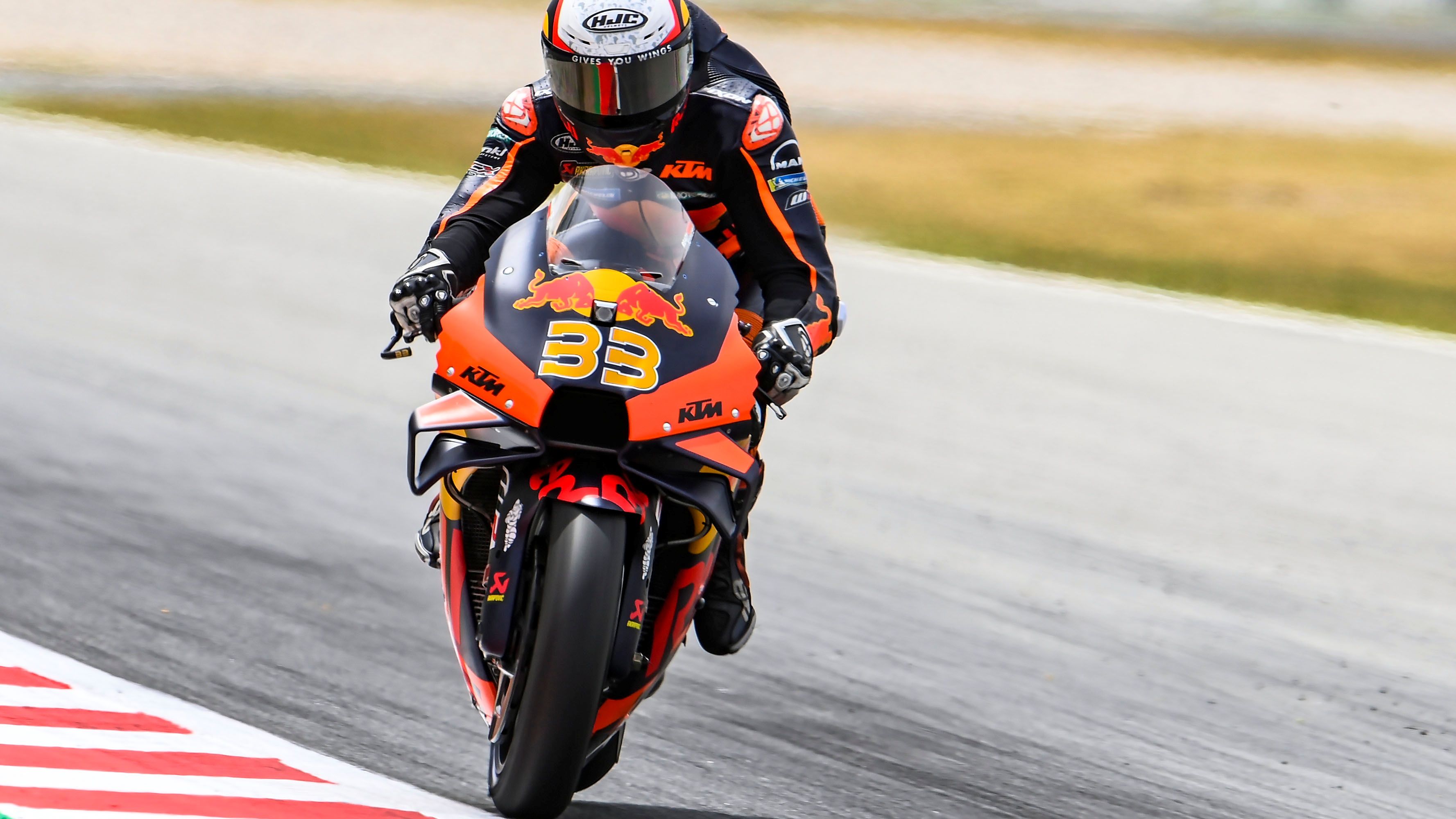 Espectacular frenada de Brad Binder