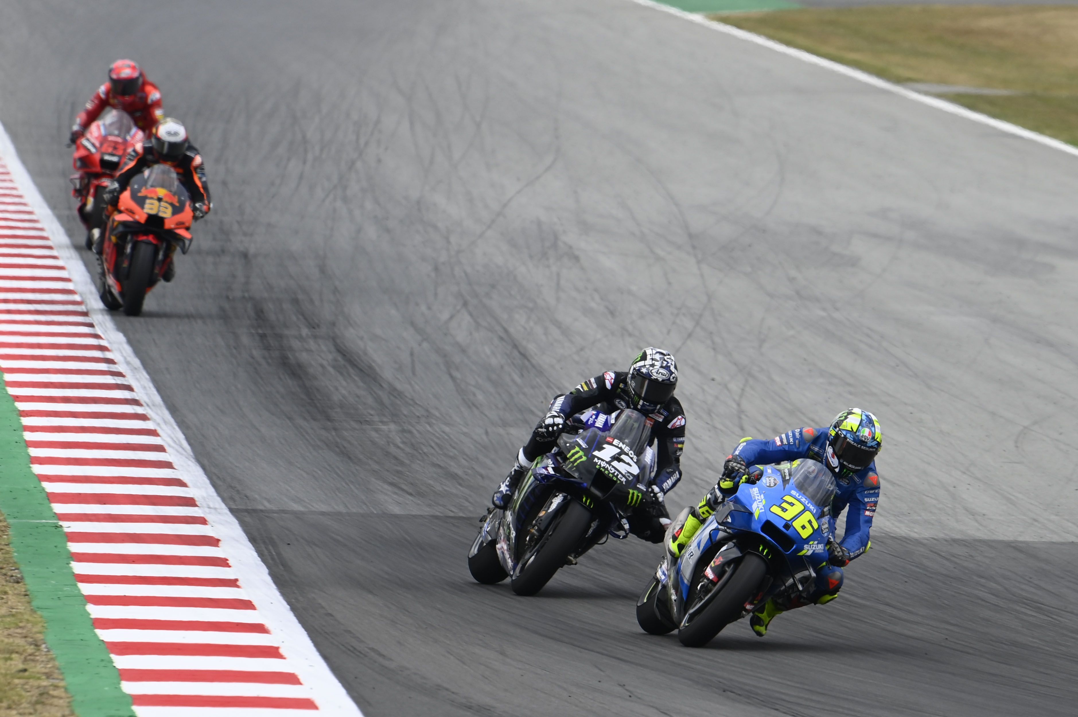 Joan Mir seguido por Maverick Viñales