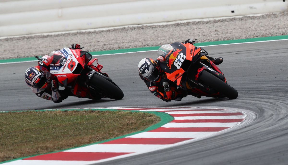 Miguel Oliveira se dirige a la victoria ante Johann Zarco Miguel Oliveira se dirige a la victoria ante Johann Zarco