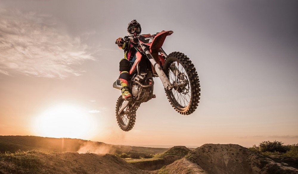 Los juegos de motocross consiguen ofrecer espectaculares sensaciones. Fuente: iStock/skynesher.