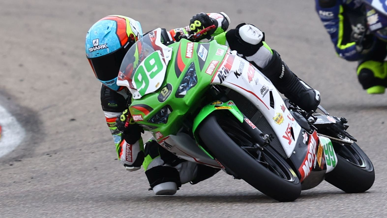 Adrián Huertas es líder del Mundial de Supersport 300 tras ganar en Misano