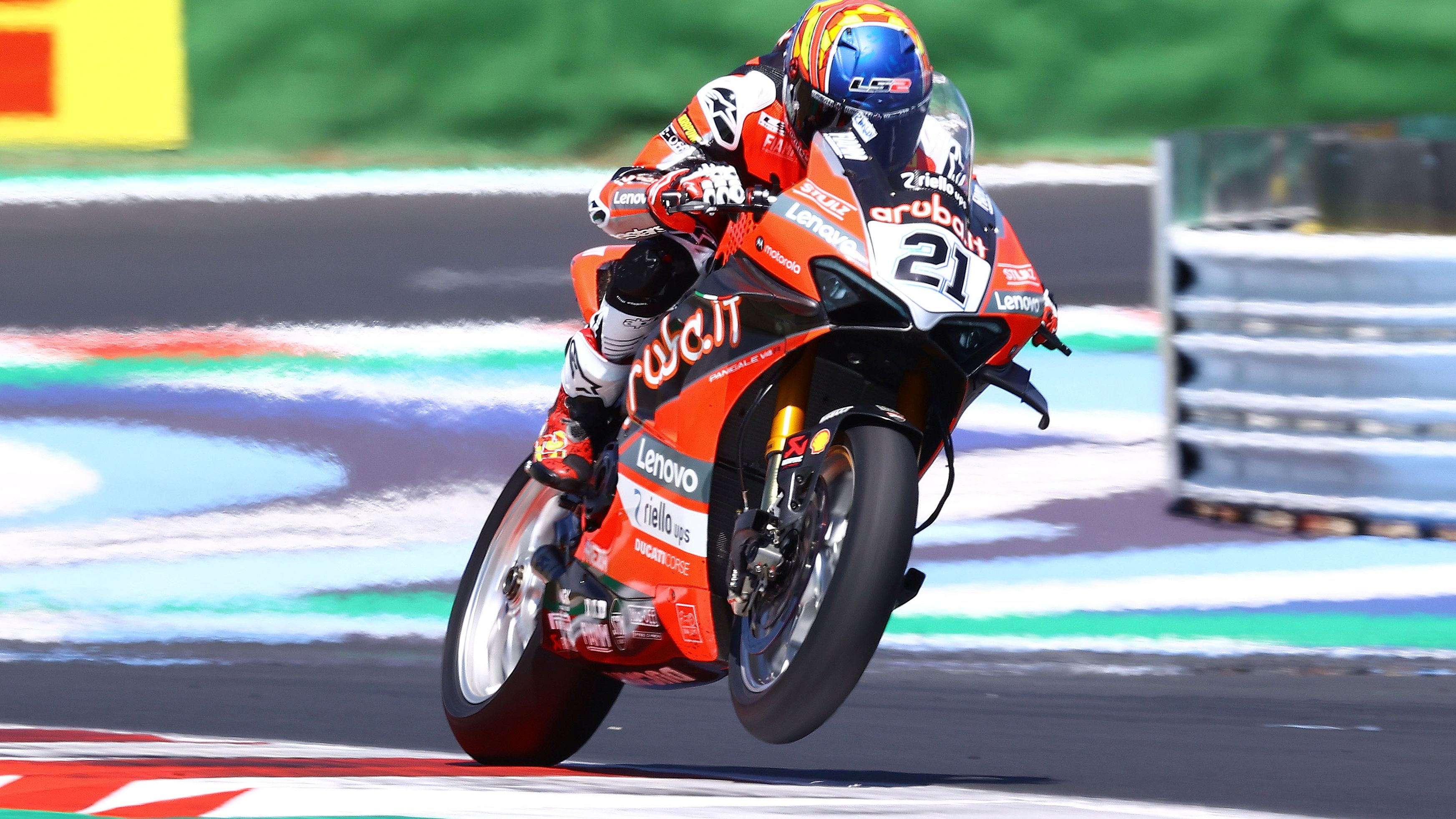 Michael Rinaldi sigue intratable en Misano tras vencer la carrera Superpole