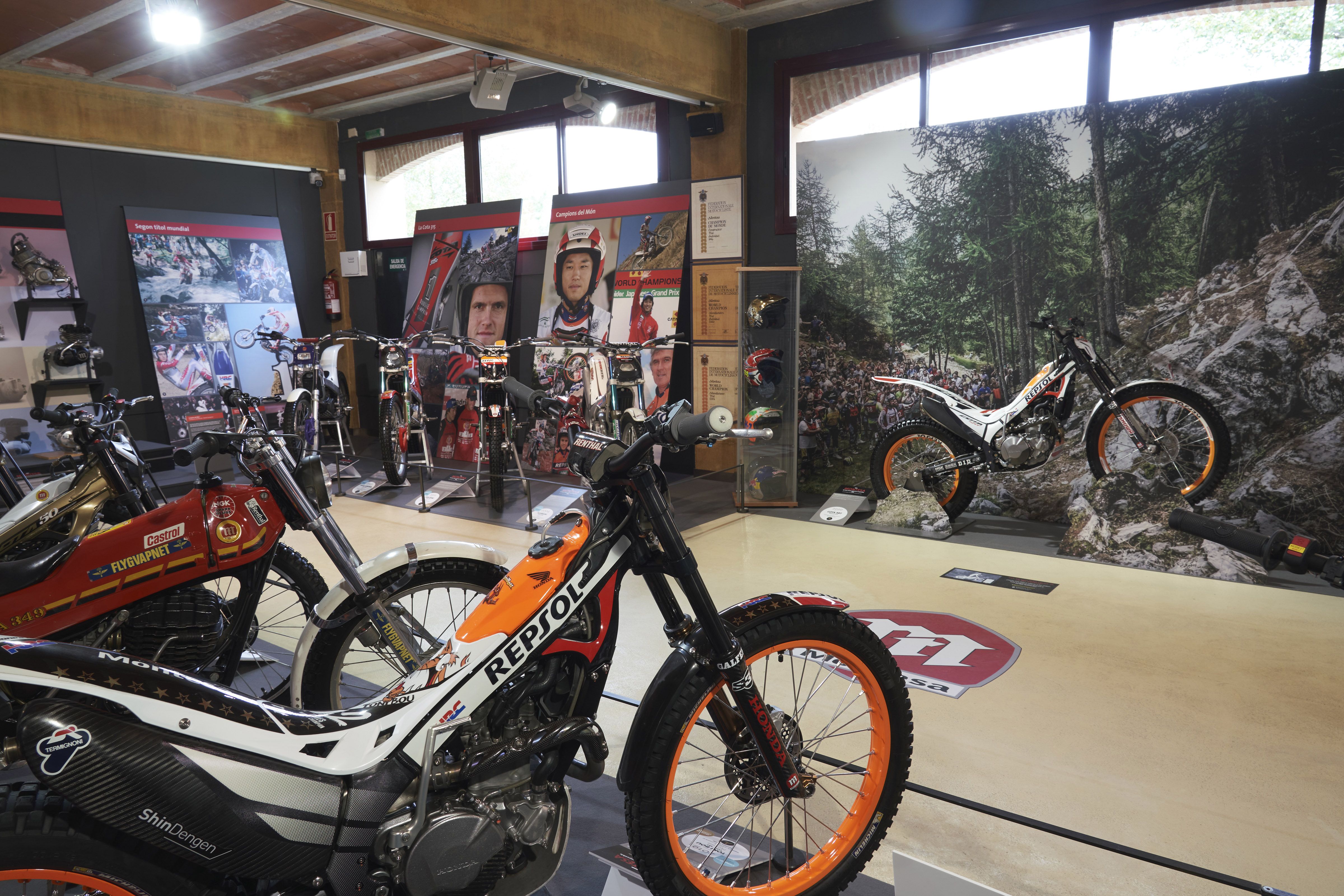 EXPOSICION MONTESA 75 ANIVERSARIO