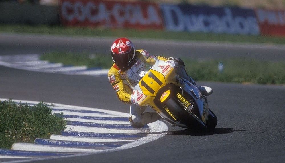 Mackenzie en el primer GP de 500cc en 1987 en Jerez. Fuente: Gold & Goose Mackenzie en el primer GP de 500cc en 1987 en Jerez. Fuente: Gold & Goose
