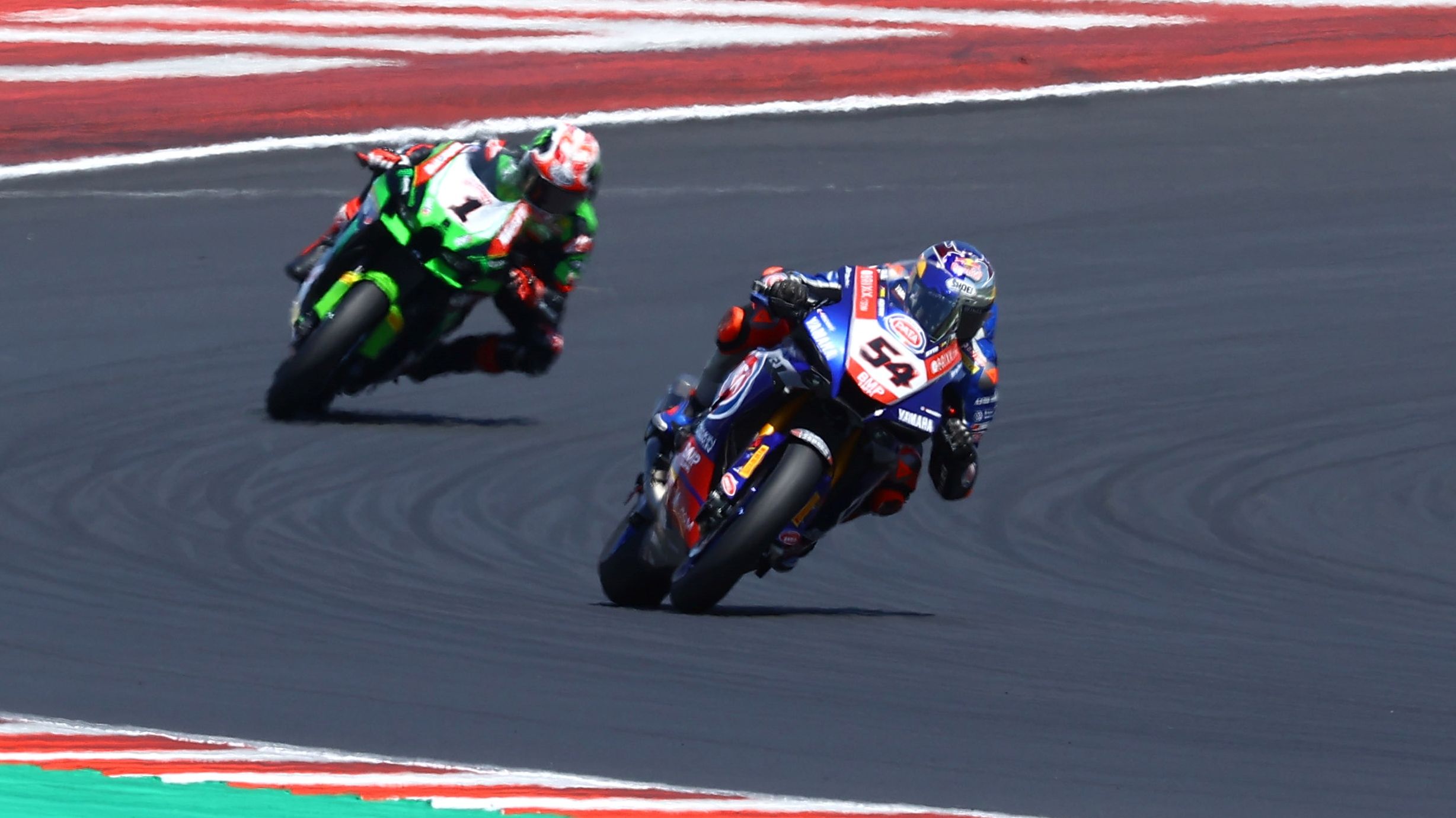 Toprak Razgatlioglu se acerca a Jonathan Rea en la clasificación general de Superbike 2021