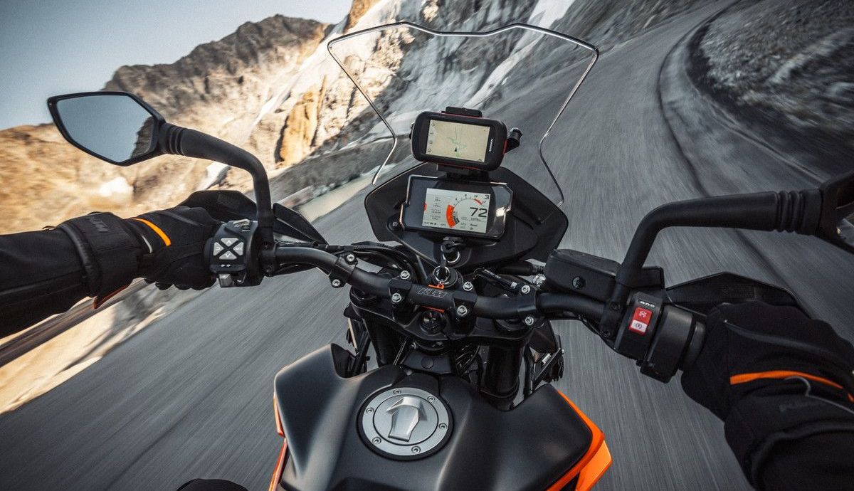 359582 MY21 KTM 890 ADVENTURE Action 359582 MY21 KTM 890 ADVENTURE Action