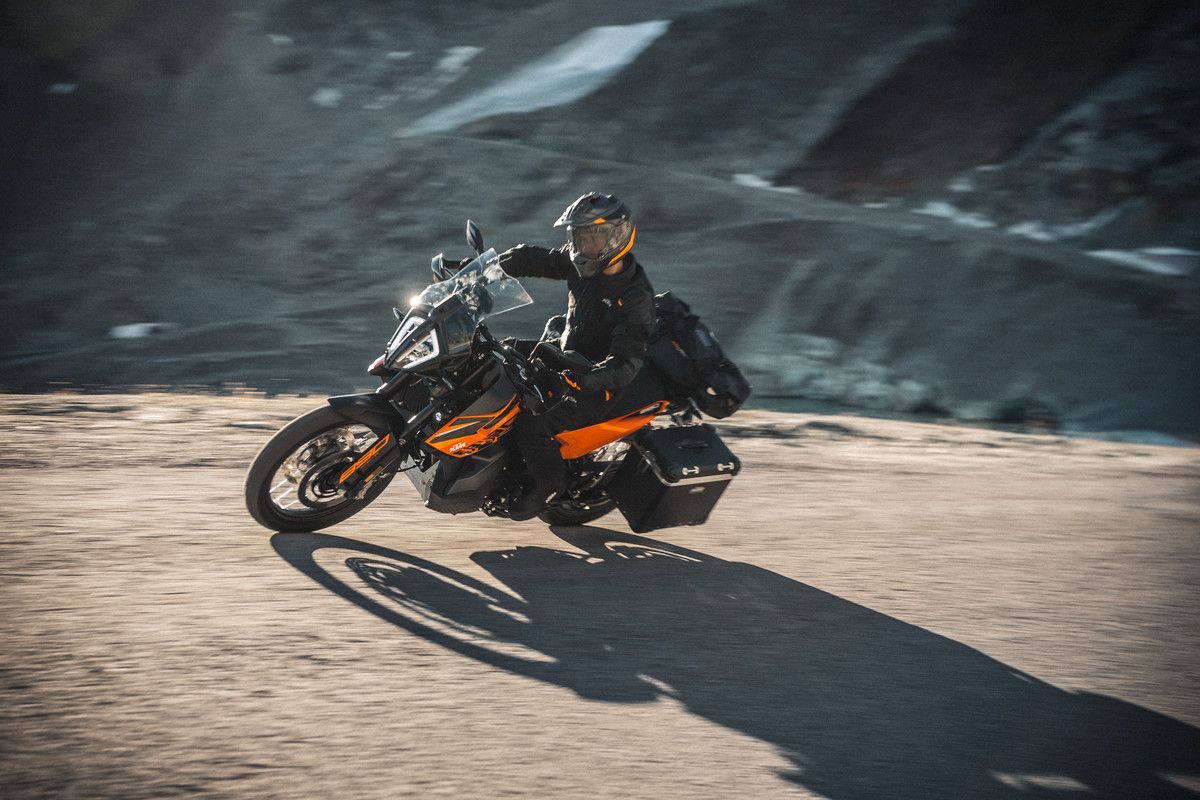 MY21 KTM 890 ADVENTURE  Action
