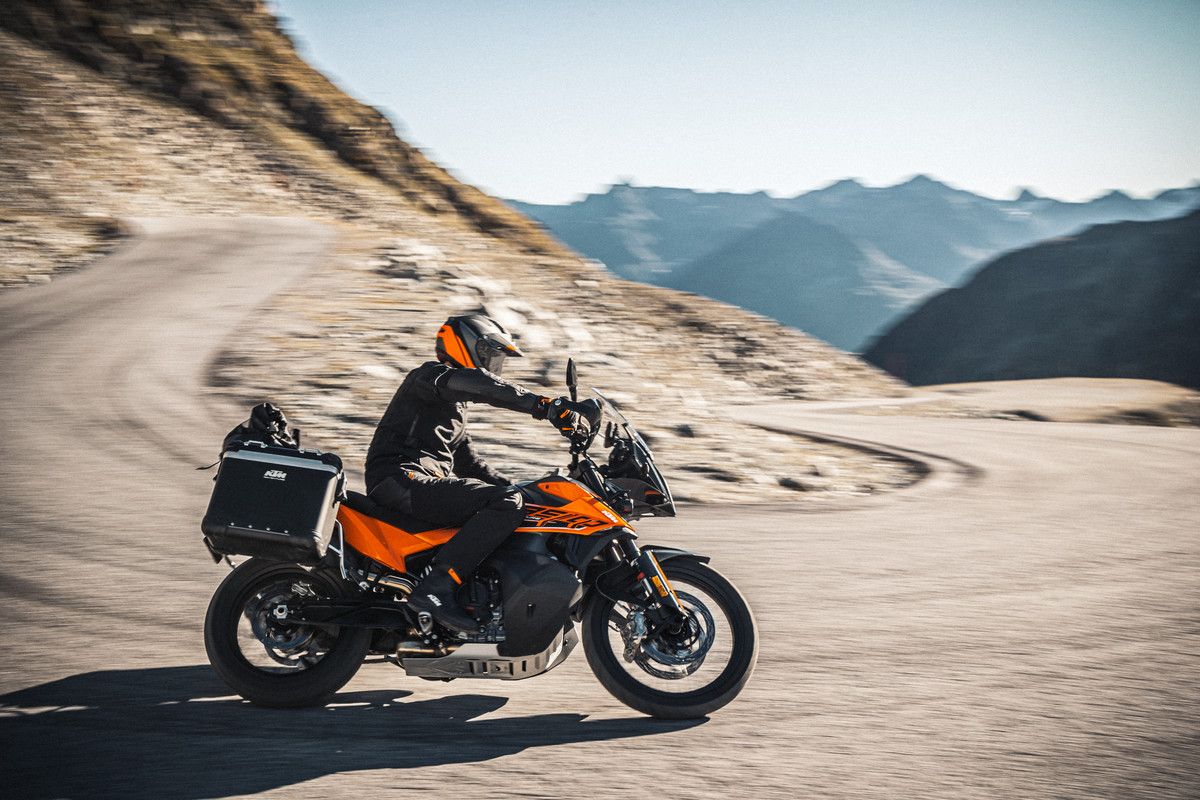 MY21 KTM 890 ADVENTURE  Action