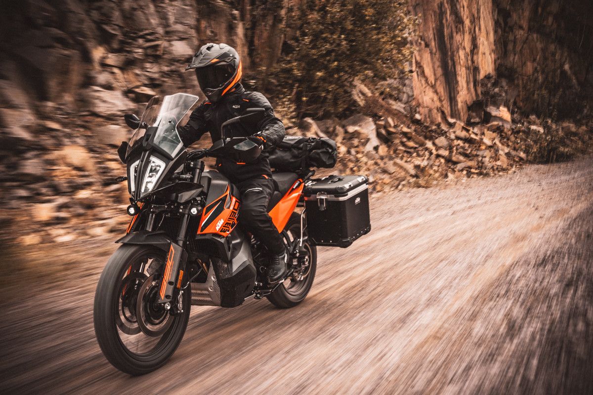 MY21 KTM 890 ADVENTURE  Action