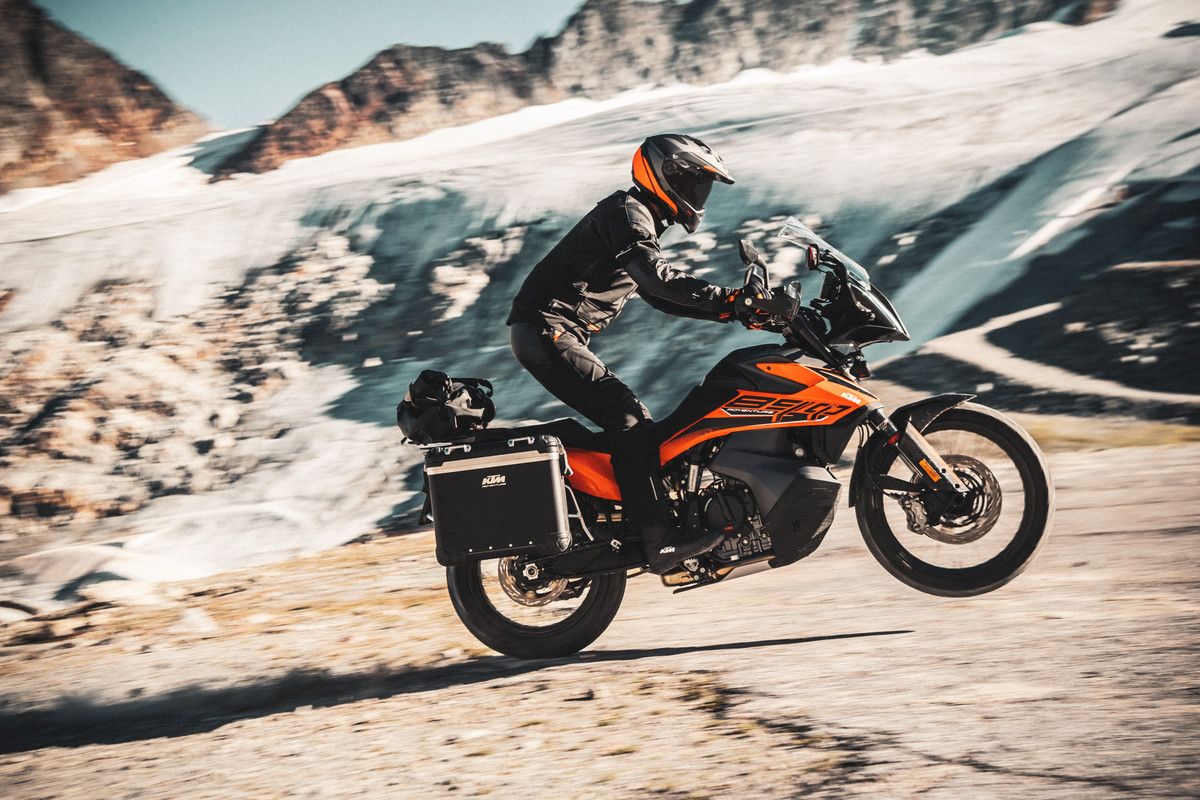 MY21 KTM 890 ADVENTURE  Action