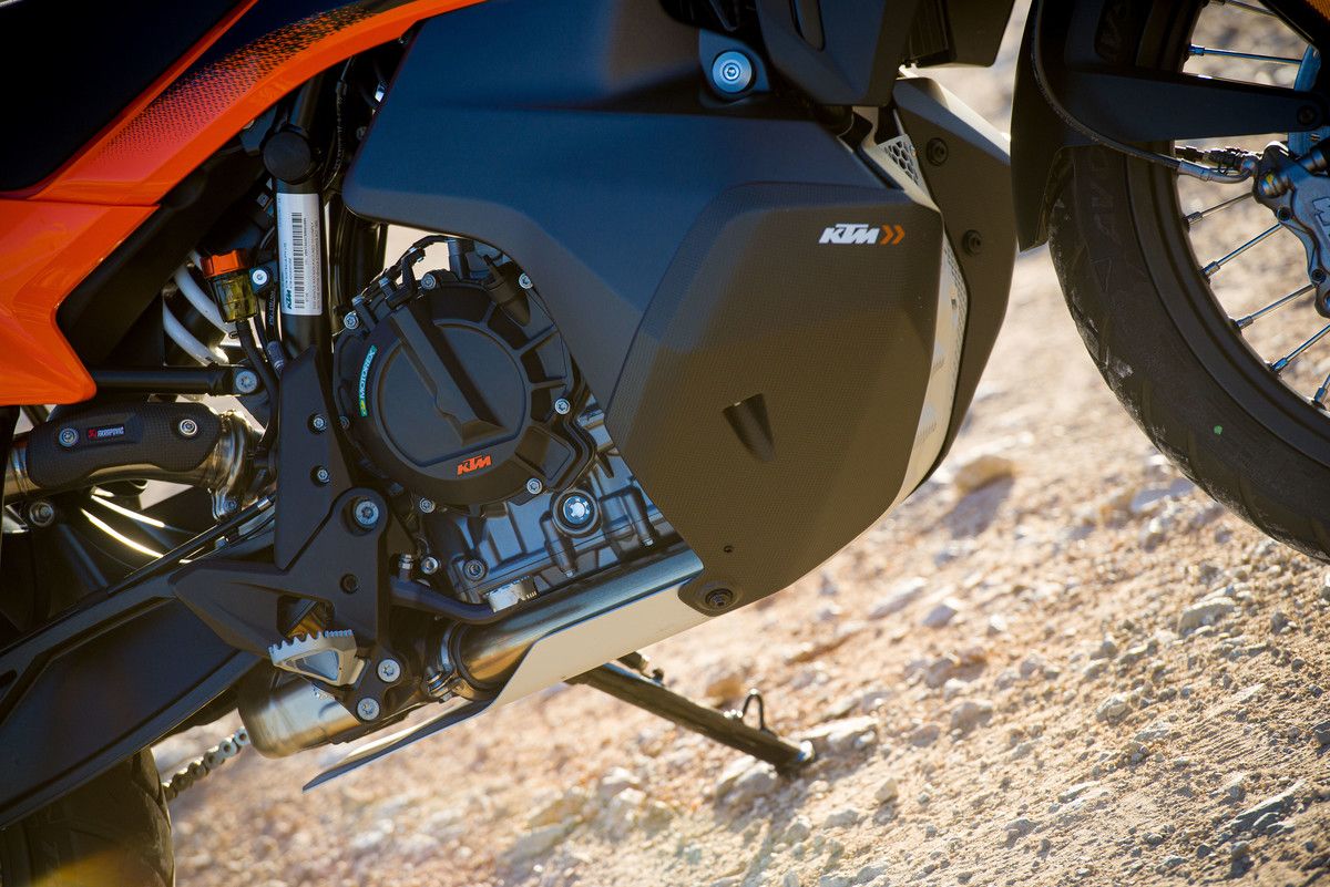 MY21 KTM 890 ADVENTURE  Static