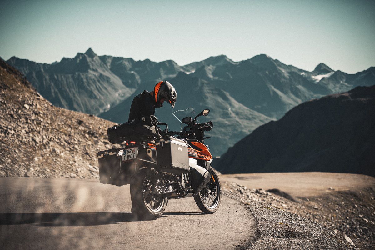 MY21 KTM 890 ADVENTURE  Static