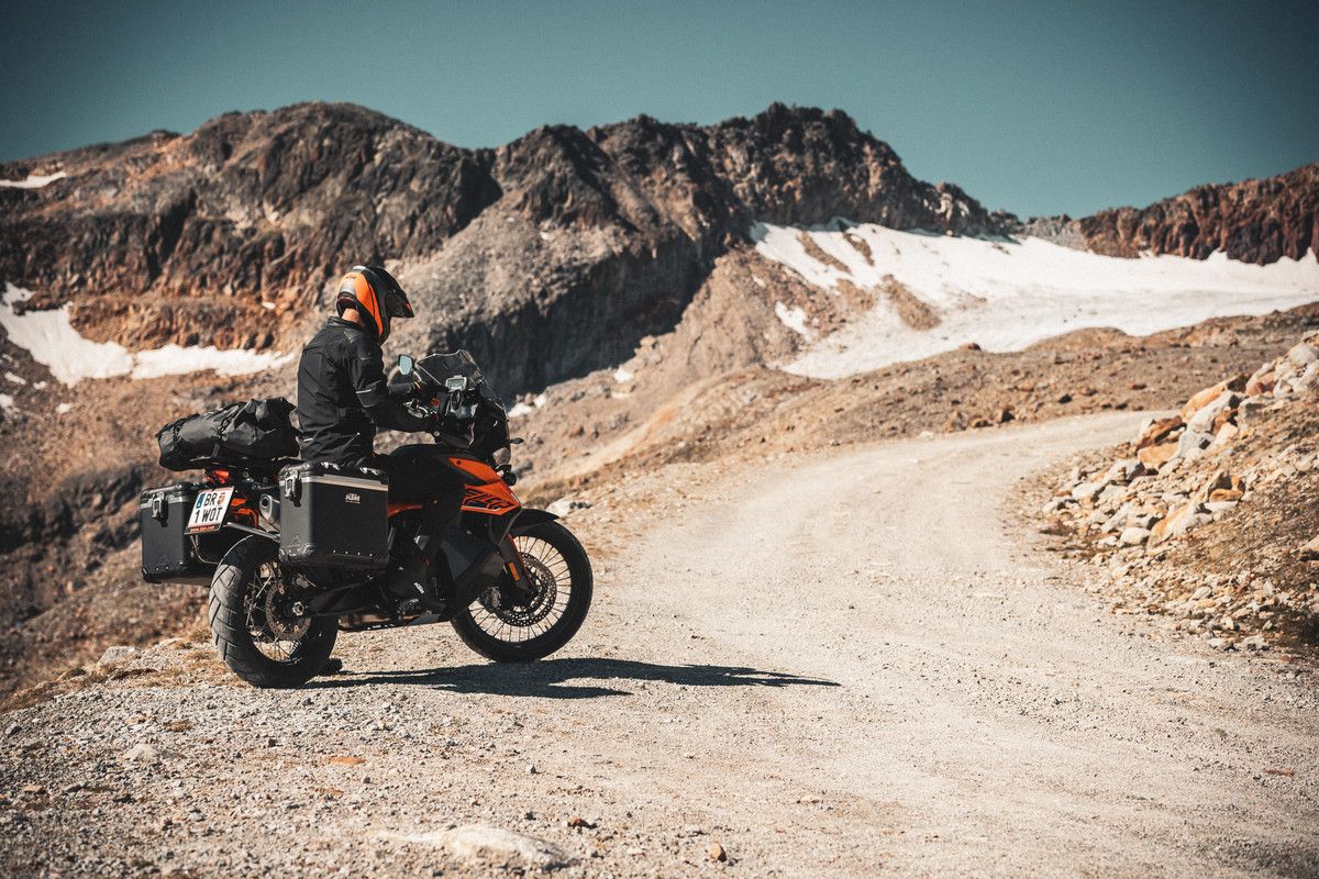 MY21 KTM 890 ADVENTURE  Static