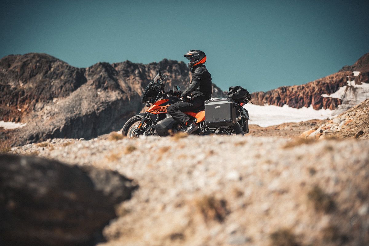 MY21 KTM 890 ADVENTURE  Static