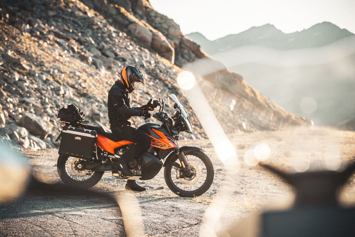 MY21 KTM 890 ADVENTURE  Static