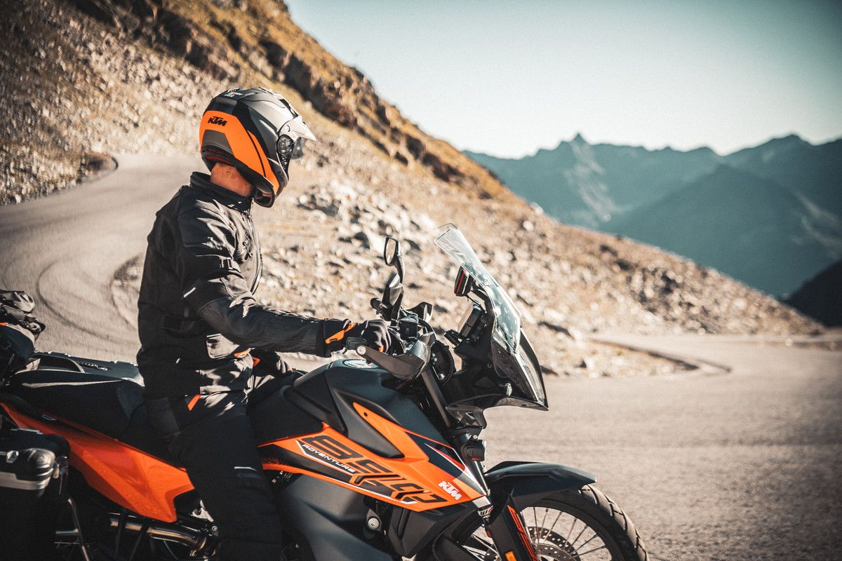 MY21 KTM 890 ADVENTURE  Static