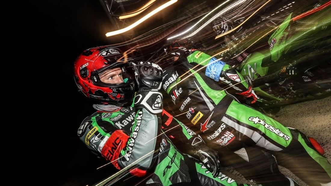 David Checa y Jeremy Guarnoni en uno de los relevos del SRC Kawasaki
