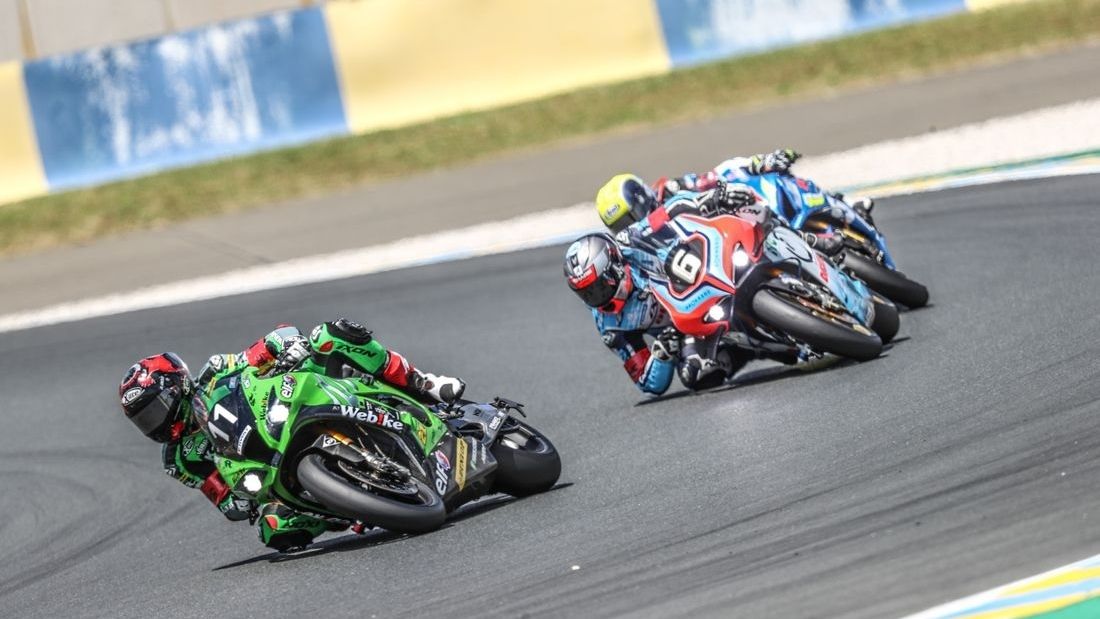 El SRC Kawasaki perseguido por el ERC Ducati
