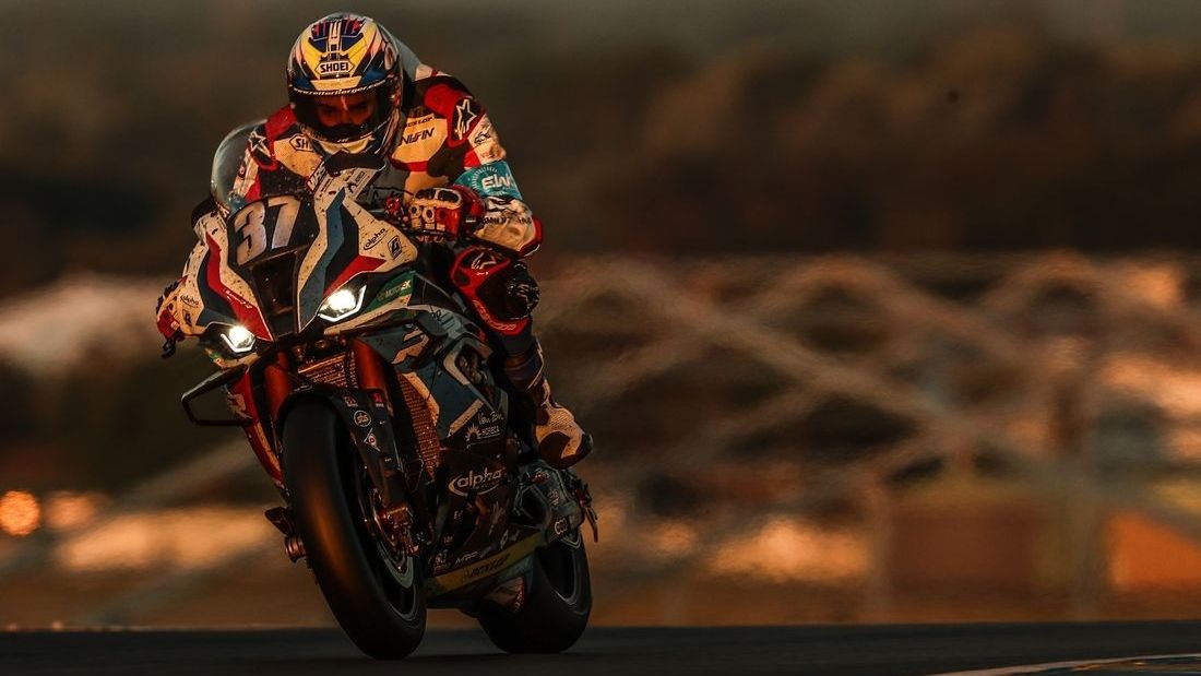 La BMW oficial llegó al podio tras una noche perfecta