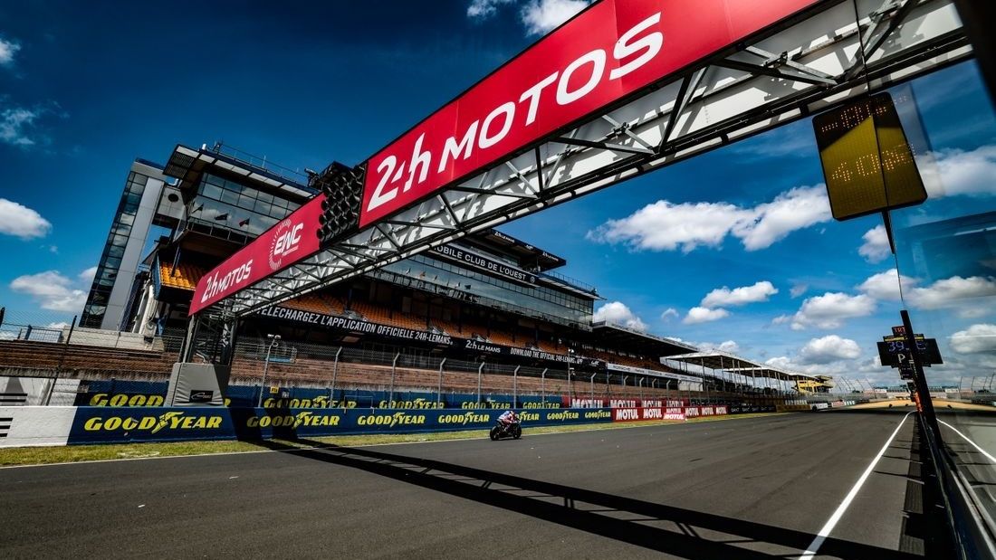 La línea de meta de las 24 heures motos