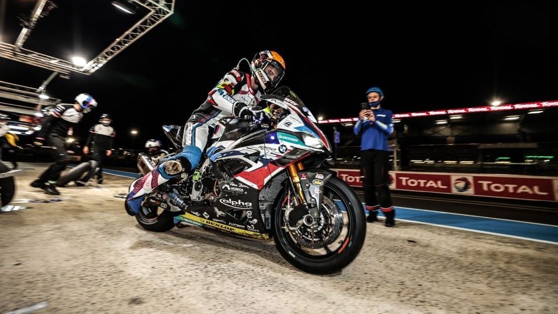 La noche sentó bien al equipo BMW, que fue escalando posiciones hasta el podio