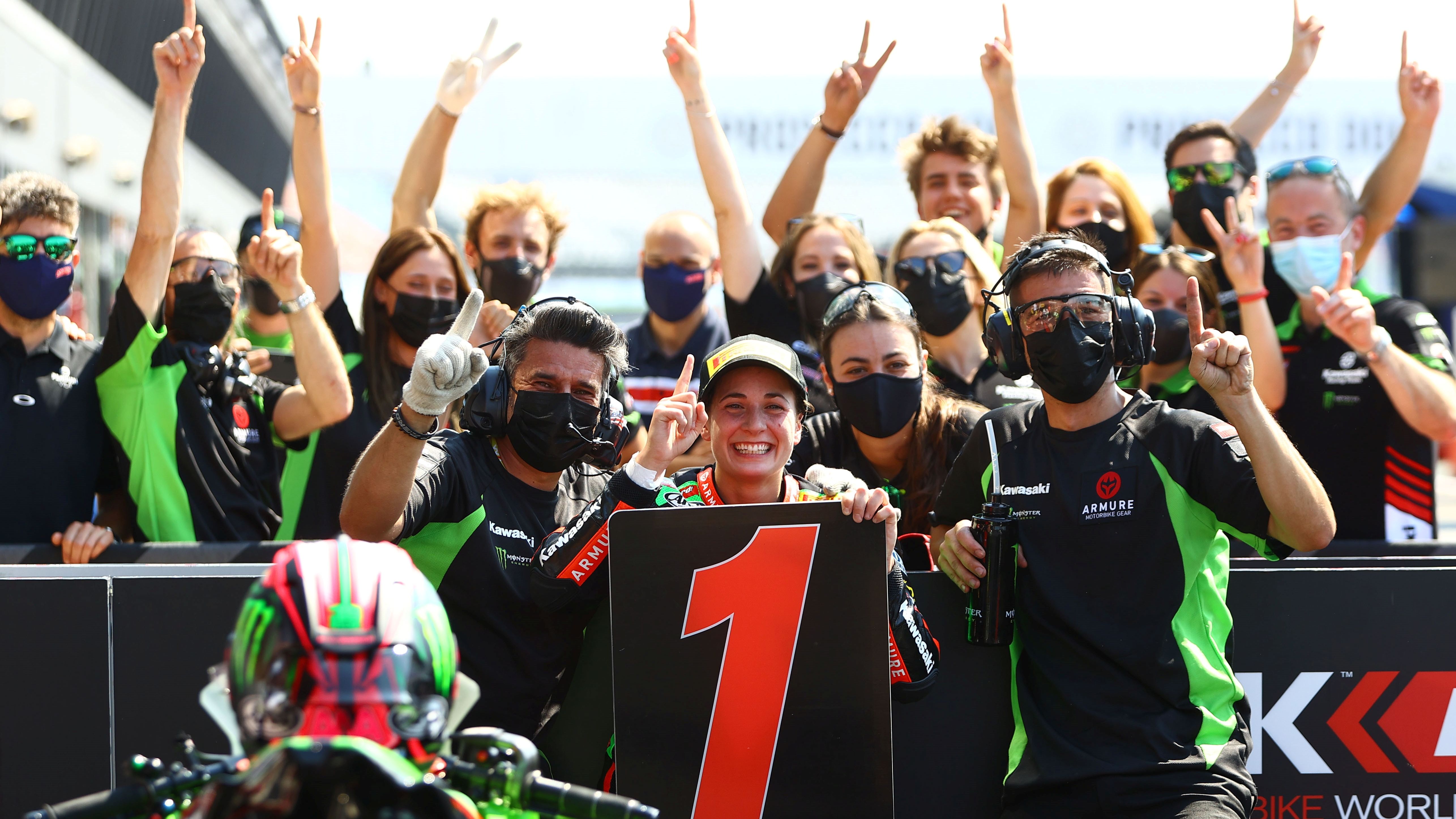 Ana Carrasco y el Provec Kawasaki festejan el triunfo en Misano
