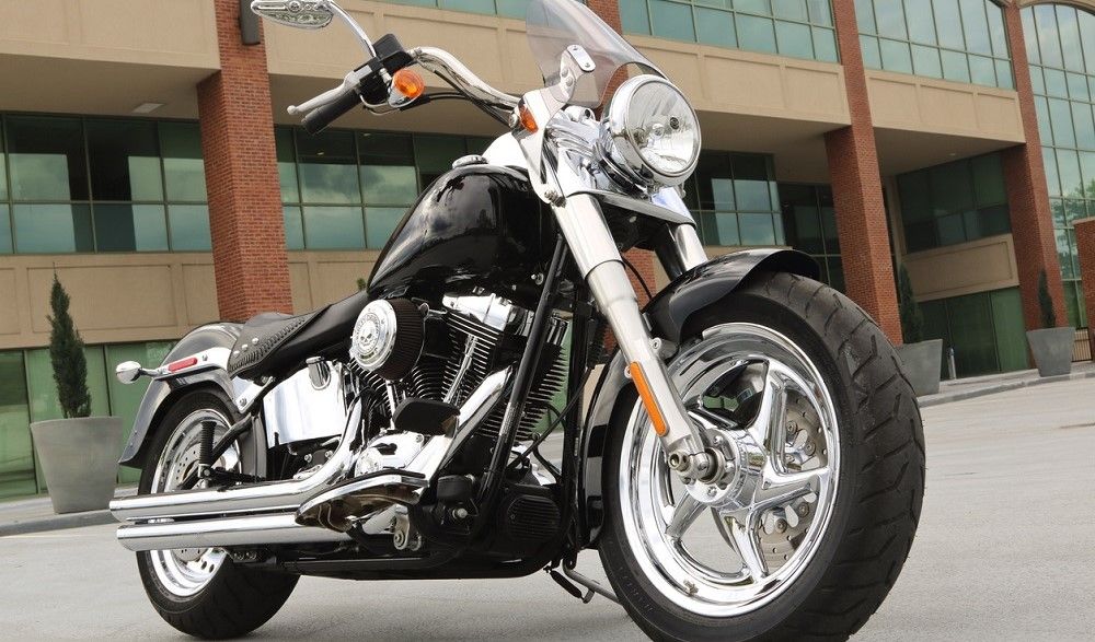 Moto con cromados en perfectas condiciones. Fuente: iStock/Johnrob.