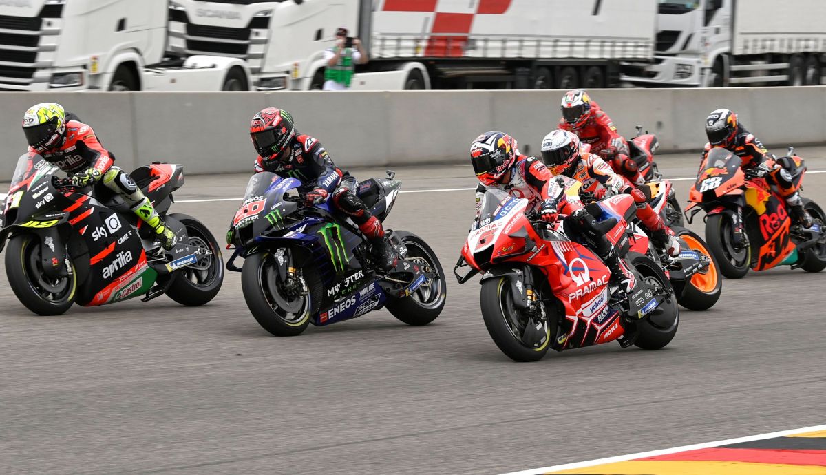 Aleix Espargaró apura la frenada ante Fabio Quartararo, Johann Zarco, Marc Márquez y Miguel Oliveira Aleix Espargaró apura la frenada ante Fabio Quartararo, Johann Zarco, Marc Márquez y Miguel Oliveira