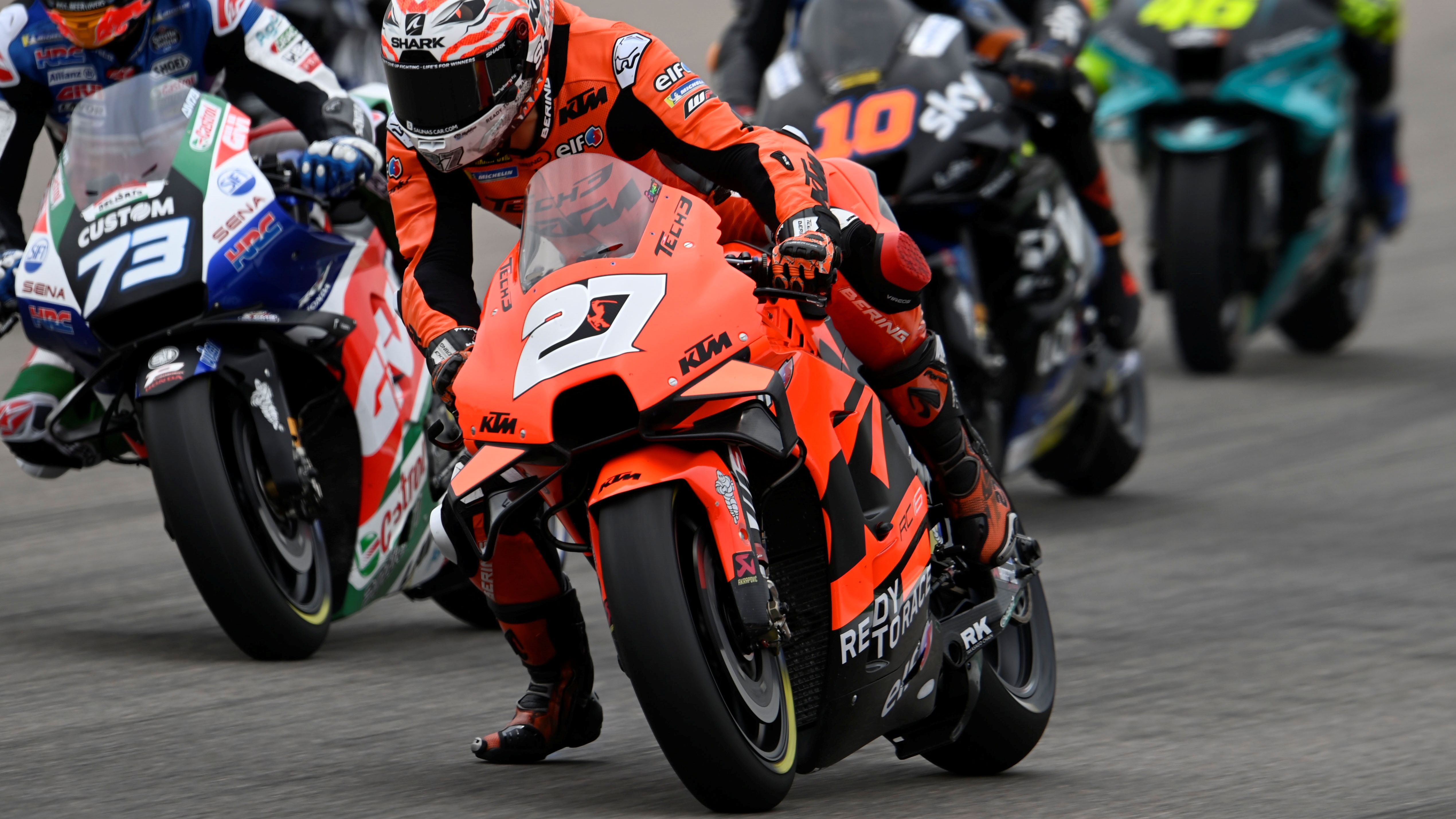 Iker Lecuona frena ante Álex Márquez y Luca Marini